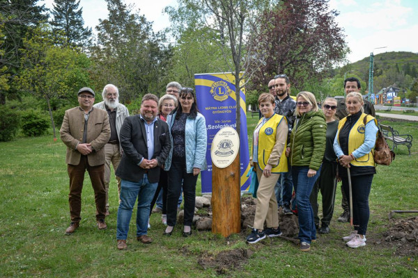 Faültetéssel ünnepelte a Föld napját a Mátra Lions Club